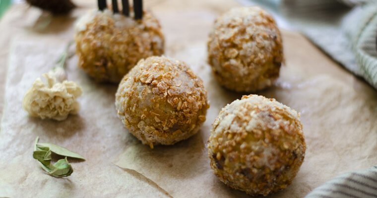 Croquetas de garbanzo al curry con salsa de queso y kéfir