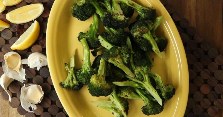 Brócoli asado con limón y ajo