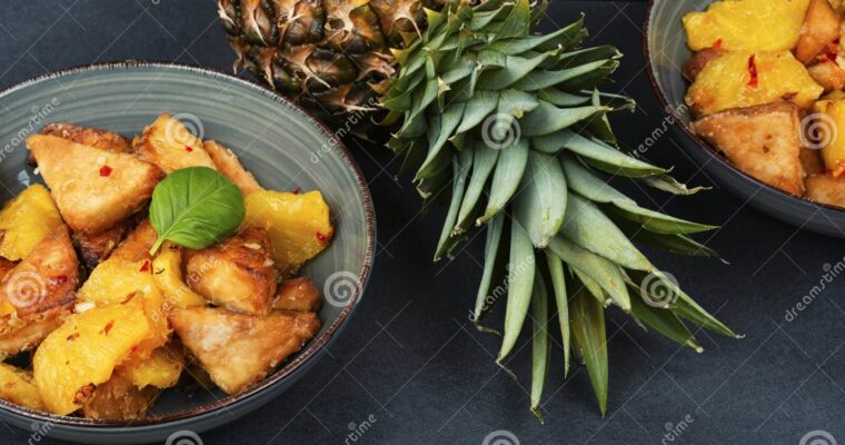 Tofu estilo tailandés con piña y verduras