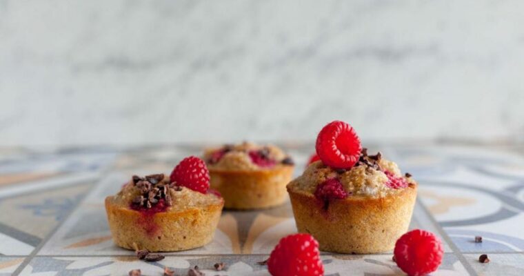 Magdalenas de plátano y frambuesa